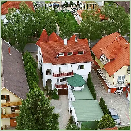 Pensiune White & Quiet House 4*