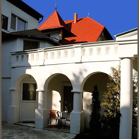 White & Quiet House