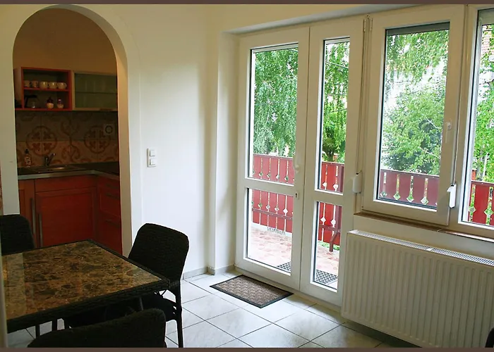 White & Quiet House Гостевой дом